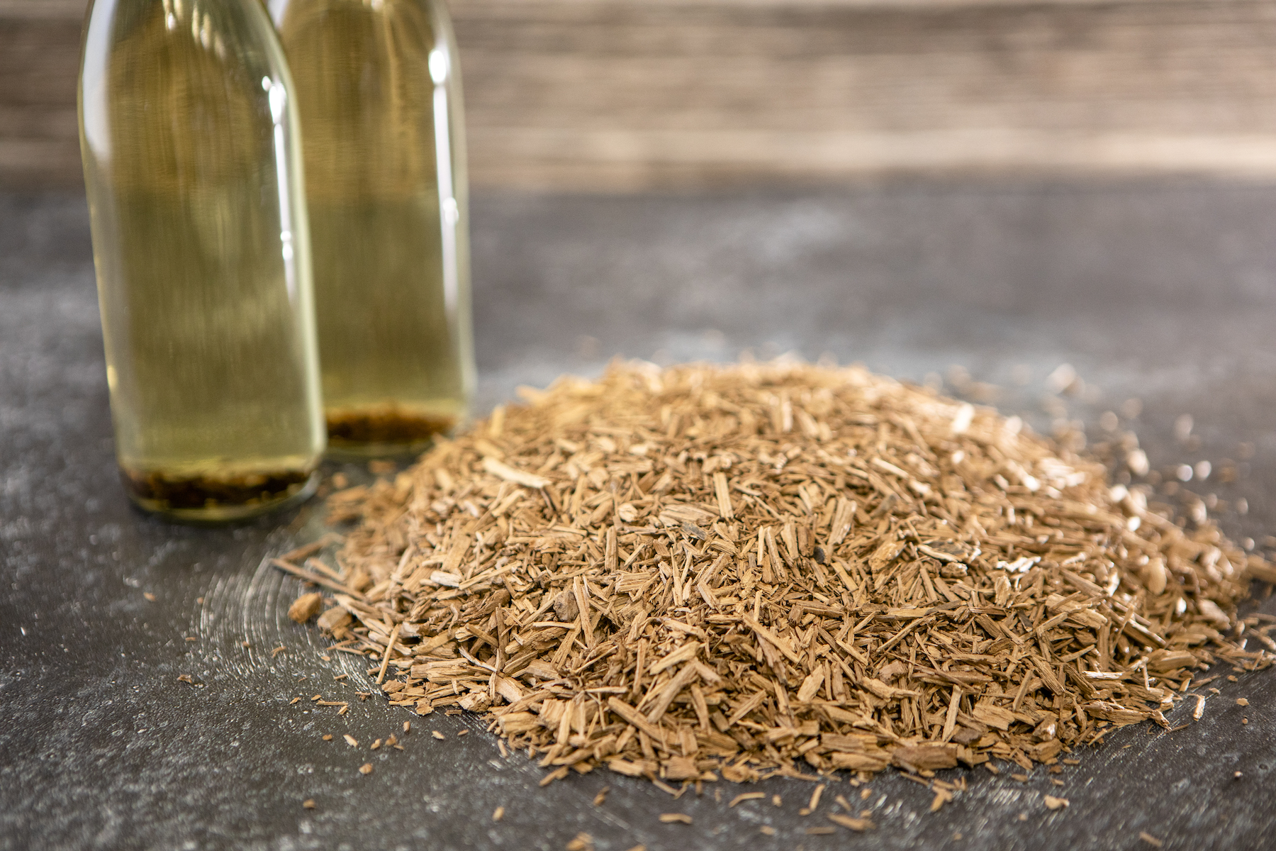 Loose toasted oak chips for wine flavor extraction