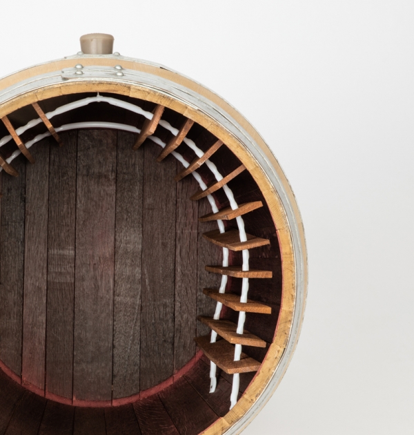 Oak innerstave insert for refreshing a neutral oak barrel